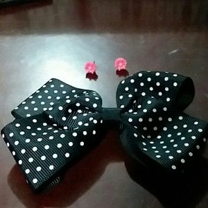 Bow and earrings
